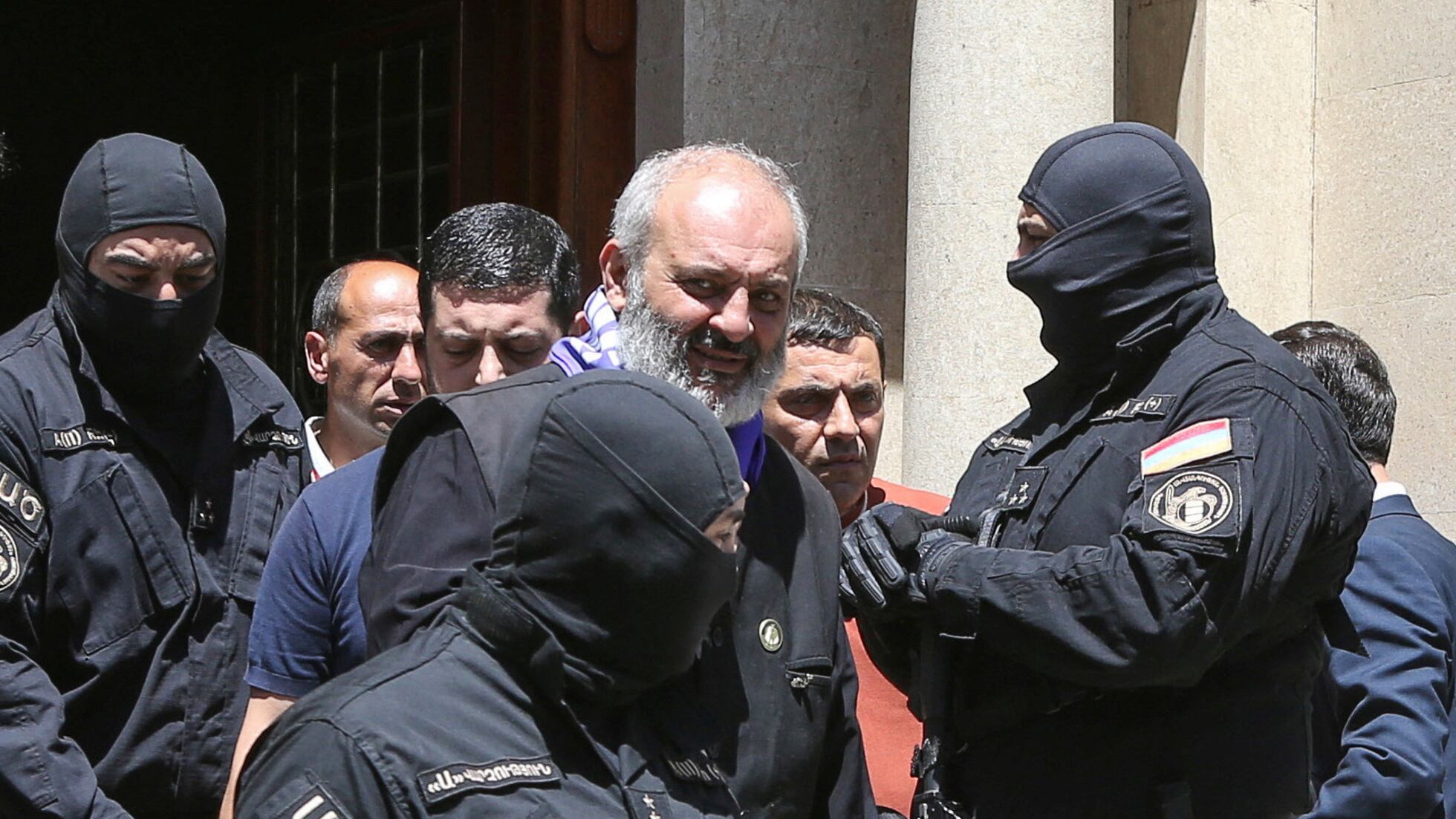 Armenia endurece acciones contra líderes de la Iglesia Apostólica