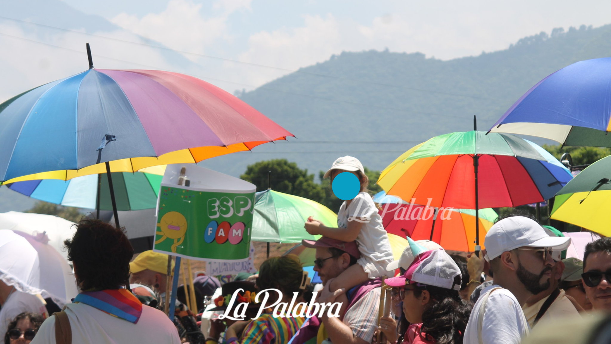 Menores participan en marcha LGBT pese a amparo constitucional que ordenaba proteger a la niñez